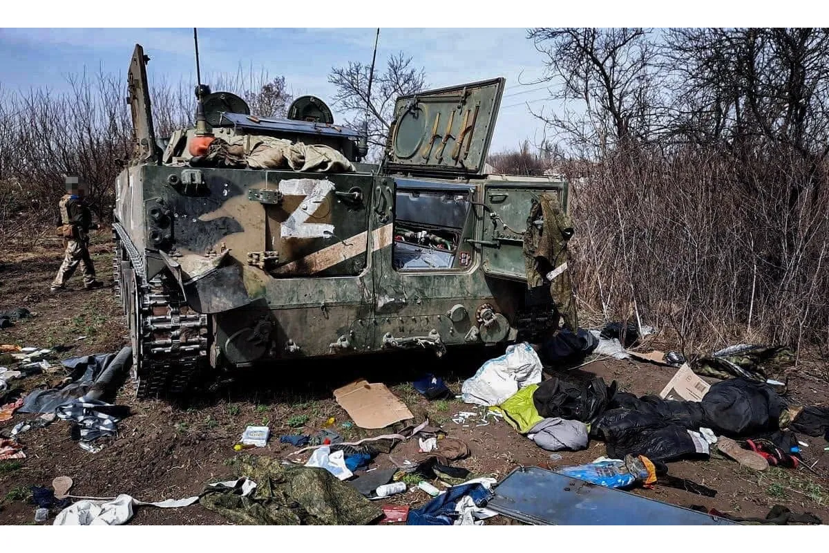 Російське вторгнення в Україну :  Кадри 18+. В ЗСУ показали гори тіл знищених на Донбасі окупантів