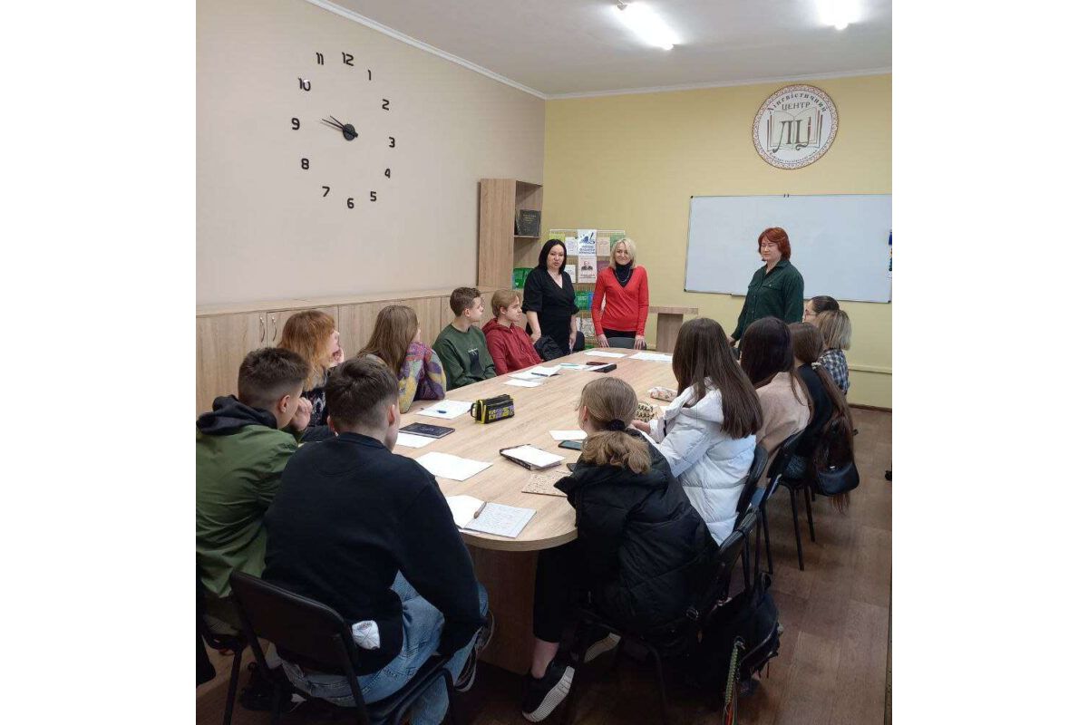 Наукова практика учнів Наукового ліцею № 3 на базі навчально-наукової лабораторії «Лінгвістичний центр» кафедри української мови Наукова практика учнів Наукового ліцею № 3 на базі навчально-наукової лабораторії «Лінгвістичний центр» кафедри української мови