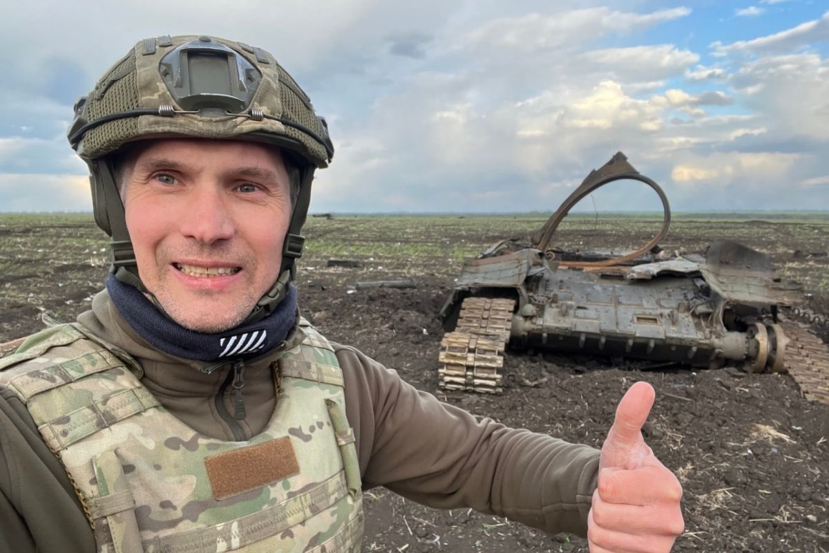 Російське вторгнення в Україну : Українські бійці на Харківщині знищили з німецьких гранатометів Panzerfaust 4 нових російських танки Т-72Б3 Російське вторгнення в Україну : Українські бійці на Харківщині знищили з німецьких гранатометів Panzerfaust 4 нових російських танки Т-72Б3