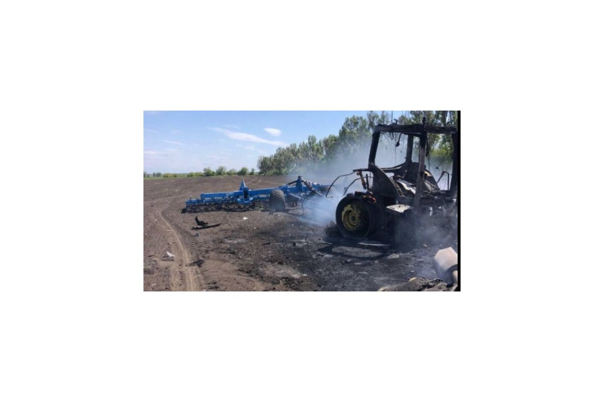 Російське вторгнення в Україну : На Харківщині ворожа ракета влучила у трактор Російське вторгнення в Україну : На Харківщині ворожа ракета влучила у трактор