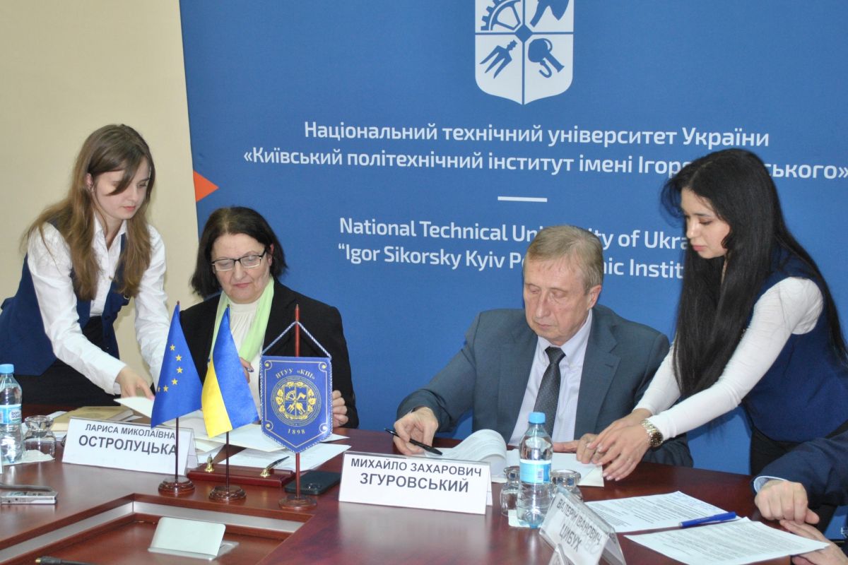 Українська Рада Миру уклала угоду з НМФ та газетою "СВІТ" Українська Рада Миру уклала угоду з НМФ та газетою "СВІТ"