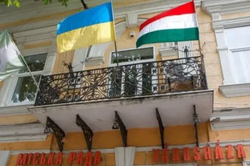 ​Отступные за украинизацию. Как венграм, румынам и болгарам "нарезают" районы в приграничных областях