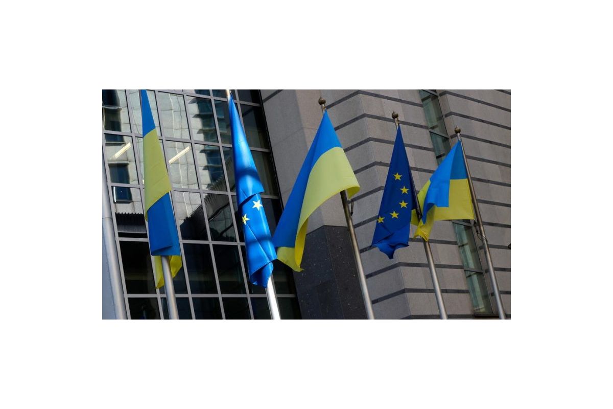 Рішення про надання Україні статусу кандидата на вступ в ЄС має бути ухвалене без послаблення блоку і таким чином, щоб Київ не залишався у підвішеному стані на довгі роки Рішення про надання Україні статусу кандидата на вступ в ЄС має бути ухвалене без послаблення блоку і таким чином, щоб Київ не залишався у підвішеному стані на довгі роки