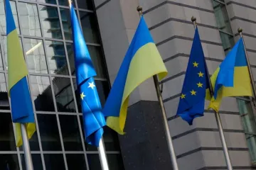 ​Рішення про надання Україні статусу кандидата на вступ в ЄС має бути ухвалене без послаблення блоку і таким чином, щоб Київ не залишався у підвішеному стані на довгі роки