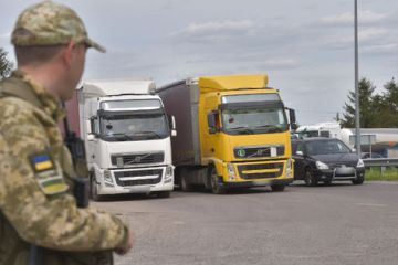 Держприкордонслужба дозволила вантажівкам перетинати кордон ще у двох пунктах пропуску Держприкордонслужба дозволила вантажівкам перетинати кордон ще у двох пунктах пропуску