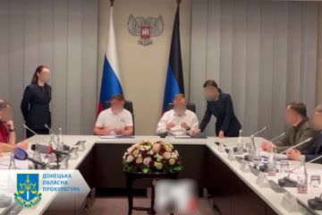 Двом черговим колаборантам з Донеччини, які співпрацюють з окупантами, заочно повідомлено про підозру Двом черговим колаборантам з Донеччини, які співпрацюють з окупантами, заочно повідомлено про підозру