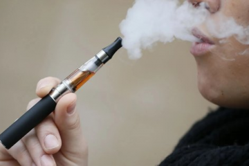 З сьогоднішнього дня у Києві заборонено продаж ароматизованих сигарет, рідин для «електронок» та рекламу електронних пристроїв для куріння З сьогоднішнього дня у Києві заборонено продаж ароматизованих сигарет, рідин для «електронок» та рекламу електронних пристроїв для куріння