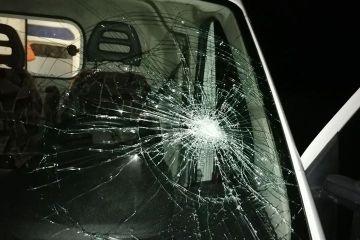 Під Дніпром постраждалий у ДТП розгромив «швидку» Під Дніпром постраждалий у ДТП розгромив «швидку»