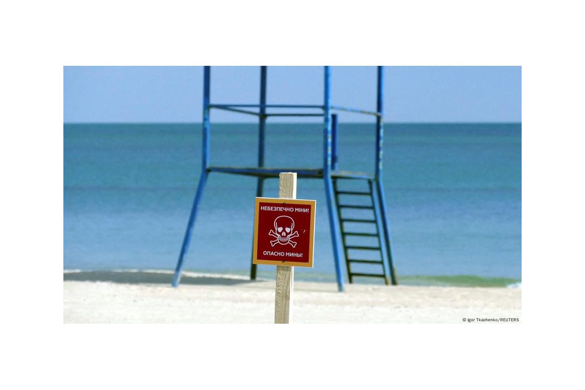 На Одещині на двох пляжах вибухнули невідомі предмети: троє загиблих На Одещині на двох пляжах вибухнули невідомі предмети: троє загиблих