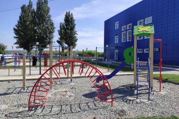 У Волоському з`явилась єдина в Україні школа зі скляною стелею У Волоському з`явилась єдина в Україні школа зі скляною стелею