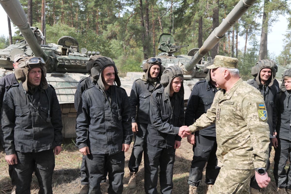 ГЕНЕРАЛ-ЛЕЙТЕНАНТ СЕРГІЙ НАЄВ ПРИВІТАВ ВОЇНІВ-ТАНКІСТІВ ІЗ ПРОФЕСІЙНИМ СВЯТОМ