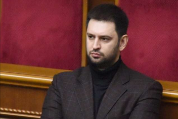 Макарьян Давид: большой чиновник государственной таможни, должник-выселенец с VIP-территорий Конча-Заспы - скрывает доходы и не платит даже штрафы за нарушение ПДД Макарьян Давид: большой чиновник государственной таможни, должник-выселенец с VIP-территорий Конча-Заспы - скрывает доходы и не платит даже штрафы за нарушение ПДД