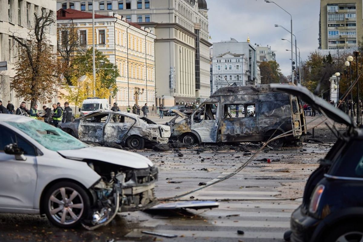 Рашисти випустили по півдню України 16 крилатих ракет, зокрема 3 «Калібри» і 13 Х-55, а також спрямував 2 дрони-камікадзе по об'єктах критичної інфраструктури Рашисти випустили по півдню України 16 крилатих ракет, зокрема 3 «Калібри» і 13 Х-55, а також спрямував 2 дрони-камікадзе по об'єктах критичної інфраструктури