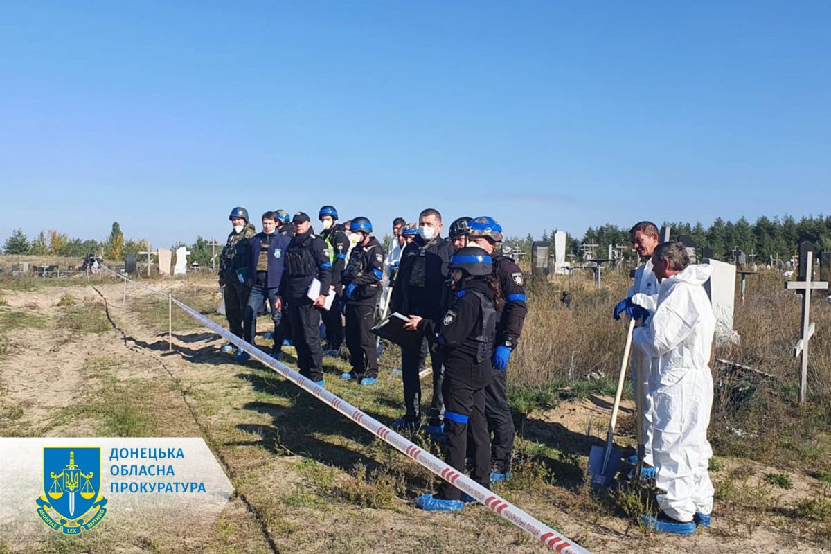 У деокупованих Святогірську та Лимані правоохоронці виявили місця масових поховань цивільних осіб – розпочато розслідування