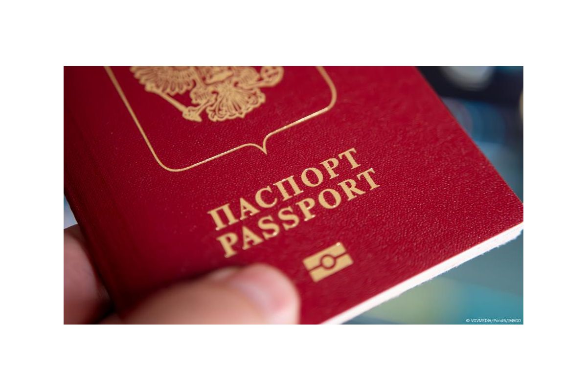 Латвія зобов'язала понад 800 громадян Росії покинути країну Латвія зобов'язала понад 800 громадян Росії покинути країну