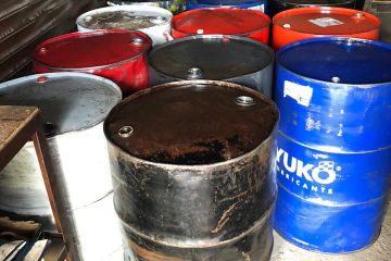 Викрито групу осіб, які у Маріуполі збували незаконно виготовлене пальне (ФОТО) Викрито групу осіб, які у Маріуполі збували незаконно виготовлене пальне (ФОТО)