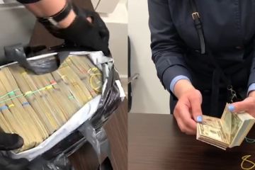 Суд (теперь на самом деле) отменил арест $400 тысяч, которые в ДСР окрестили воровским общаком «Недели» и в краже которых обвиняют экс-верхушку АРМА Суд (теперь на самом деле) отменил арест $400 тысяч, которые в ДСР окрестили воровским общаком «Недели» и в краже которых обвиняют экс-верхушку АРМА