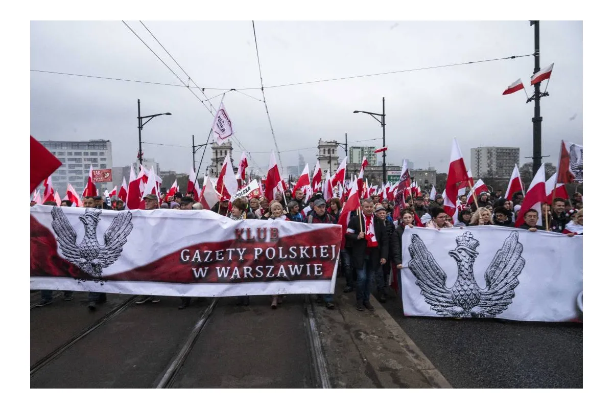 Прихильники (клуби) популярного тижневика "Gazeta Polska" із різних регіонів Польщі взяли участь у багатотисячному Марші Незалежності