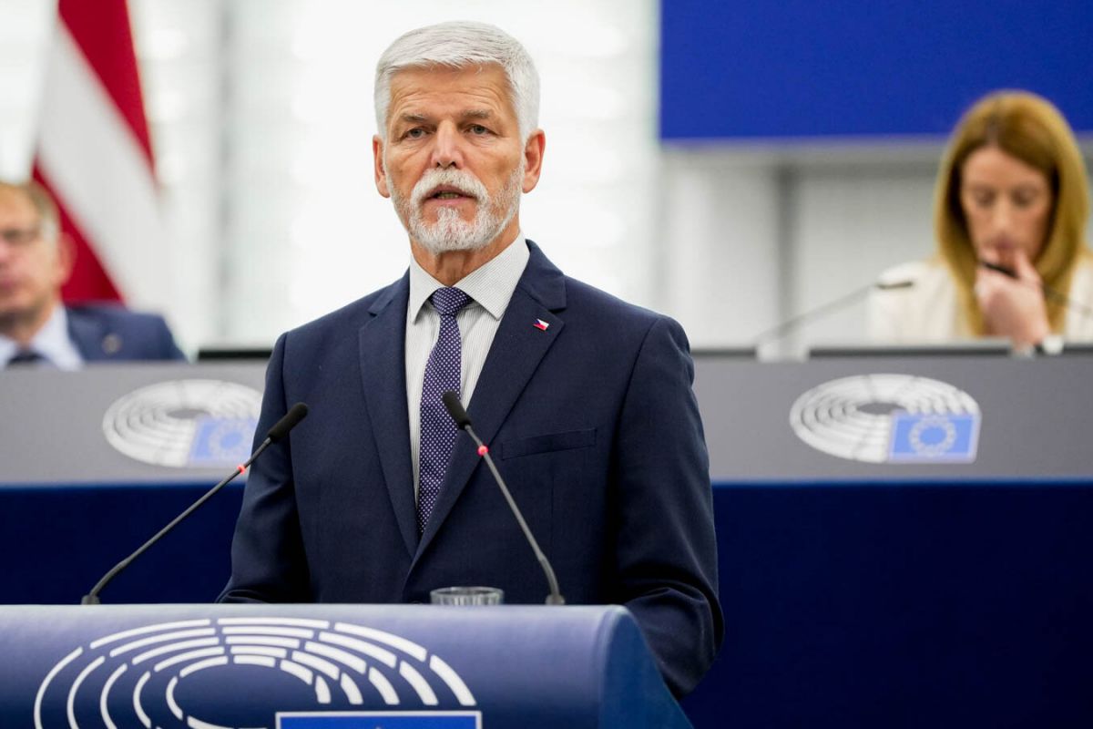 Президент Чехії: Україна може не отримати перевагу, час грає на Росію Президент Чехії: Україна може не отримати перевагу, час грає на Росію