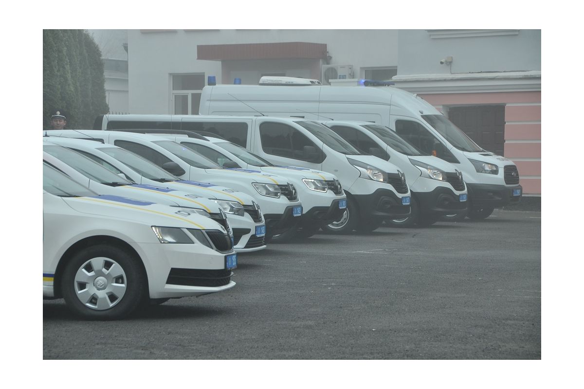 Поліцейські Полтавщини отримали 8 нових службових автомобілів Поліцейські Полтавщини отримали 8 нових службових автомобілів