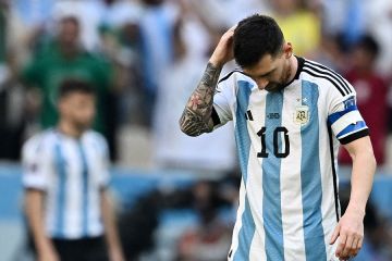 Мессі незадоволений суддею. Перша африканська команда, що потрапила у півфінал чемпіонату світу  Мессі незадоволений суддею. Перша африканська команда, що потрапила у півфінал чемпіонату світу