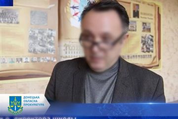 Впроваджує «руський мир» на фейковій посаді директора школи – колишньому завучу з Маріуполя заочно повідомлено про підозру Впроваджує «руський мир» на фейковій посаді директора школи – колишньому завучу з Маріуполя заочно повідомлено про підозру