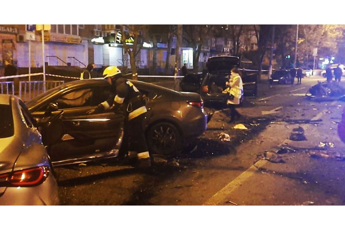 Аварія в Дніпрі: водієві завдали безліч ножових поранень просто під час руху! Аварія в Дніпрі: водієві завдали безліч ножових поранень просто під час руху!
