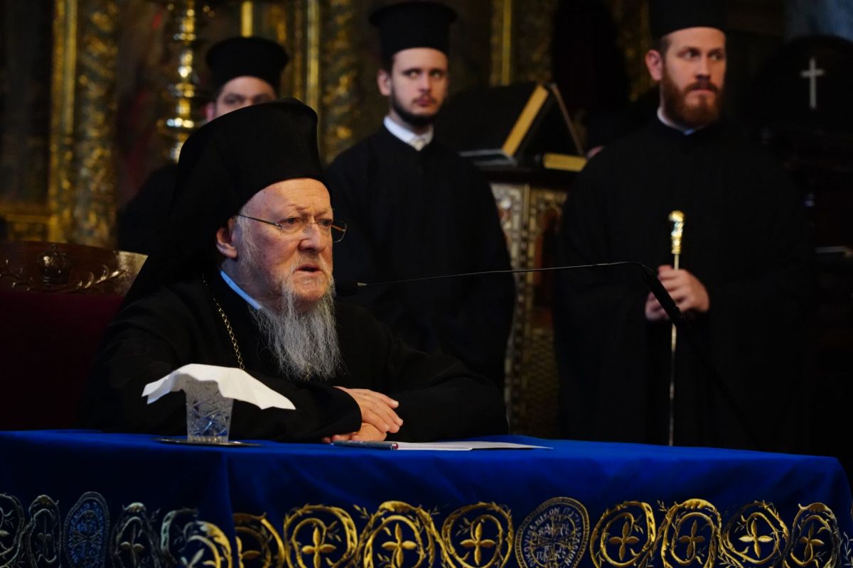 Вселенський Патріарх зустрівся з вірянами із постраждалих від землетрусу районів Вселенський Патріарх зустрівся з вірянами із постраждалих від землетрусу районів