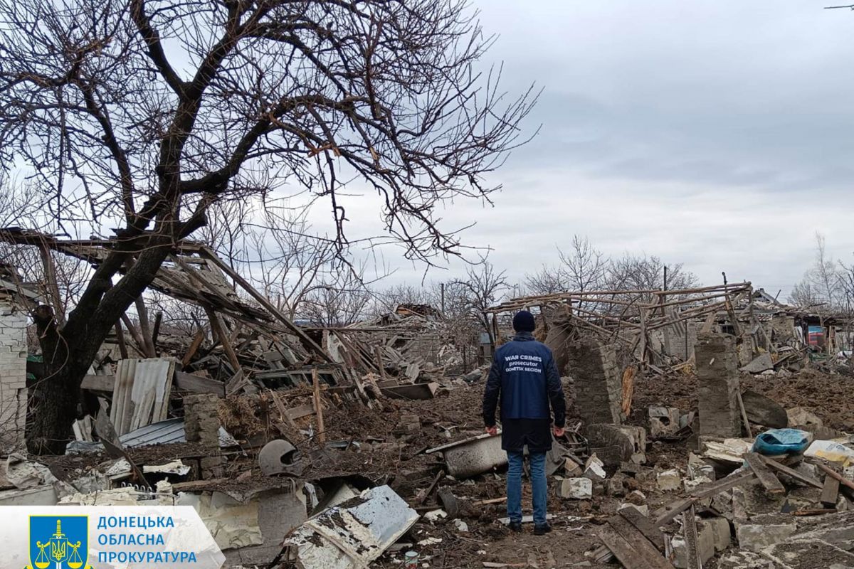 Нічні атаки росіян на мирне населення продовжуються: у Селидовому поранено бабусю та двох її онуків Нічні атаки росіян на мирне населення продовжуються: у Селидовому поранено бабусю та двох її онуків