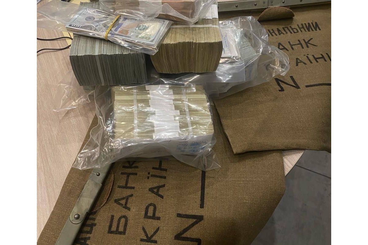Спецпрокуратура передала в АРМА майже 1 млн доларів США арештованих коштів ексголови ВЛК на Чернігівщині Спецпрокуратура передала в АРМА майже 1 млн доларів США арештованих коштів ексголови ВЛК на Чернігівщині