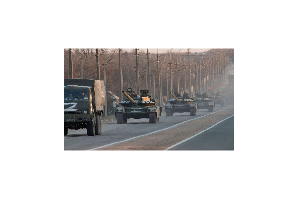 Російське вторгнення в Україну : Велика колона російських військ в Ростовській області Російське вторгнення в Україну : Велика колона російських військ в Ростовській області