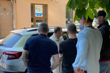 В Ужгороде ГБР задержало налоговика и его помощника на взятке в 180 тысяч гривен В Ужгороде ГБР задержало налоговика и его помощника на взятке в 180 тысяч гривен