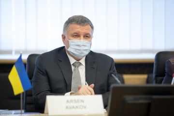 Арсен Аваков: «МВС розгортає інфраструктуру обслуговування авіаційної техніки» Арсен Аваков: «МВС розгортає інфраструктуру обслуговування авіаційної техніки»