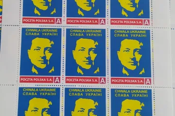 ​Російське вторгнення в Україну :  У Польщі випустили марку із зображенням Зеленського
