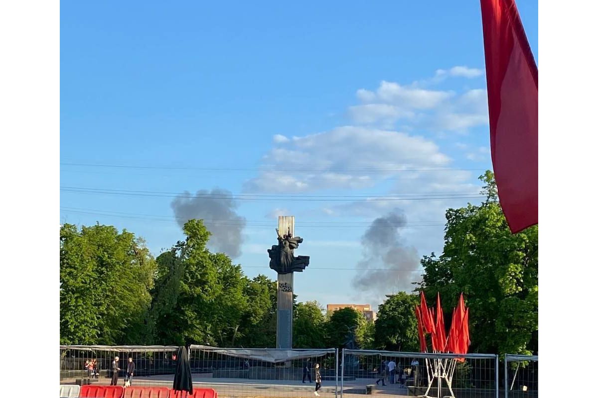 У тимчасово окупованому Луганську пролунали вибухи, на фото та відео із соцмереж видно стовпи диму У тимчасово окупованому Луганську пролунали вибухи, на фото та відео із соцмереж видно стовпи диму