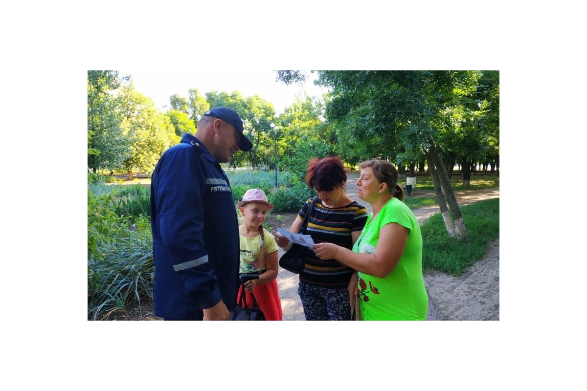 Нижньосірогозькі рятувальники Херсонської області проводять профілактичні бесіди щодо безпеки на воді Нижньосірогозькі рятувальники Херсонської області проводять профілактичні бесіди щодо безпеки на воді