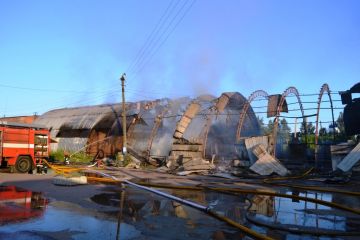 м. Чернігів: вогнеборці ліквідували пожежу ангару м. Чернігів: вогнеборці ліквідували пожежу ангару