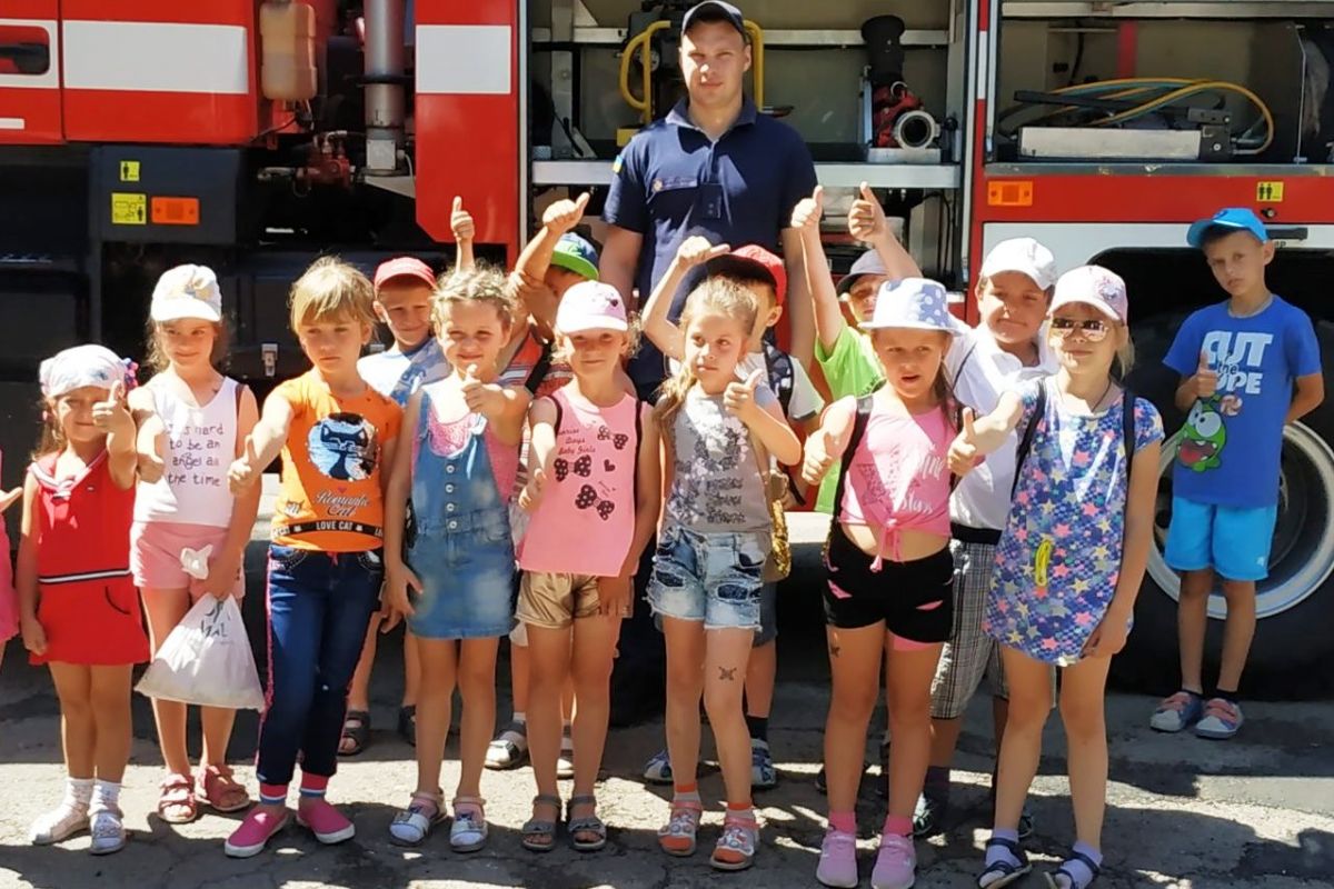 Рятувальники Чернігівщини навчають підростаюче покоління правилам безпеки Рятувальники Чернігівщини навчають підростаюче покоління правилам безпеки