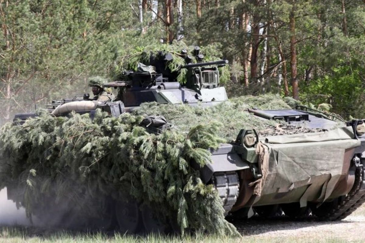 Декілька БМП Marder від німецького виробника Rheinmetall, які були зняті з озброєння Бундесвером, в даний час пройшли модернізацію і можуть бути доставлені в Україну негайно Декілька БМП Marder від німецького виробника Rheinmetall, які були зняті з озброєння Бундесвером, в даний час пройшли модернізацію і можуть бути доставлені в Україну негайно