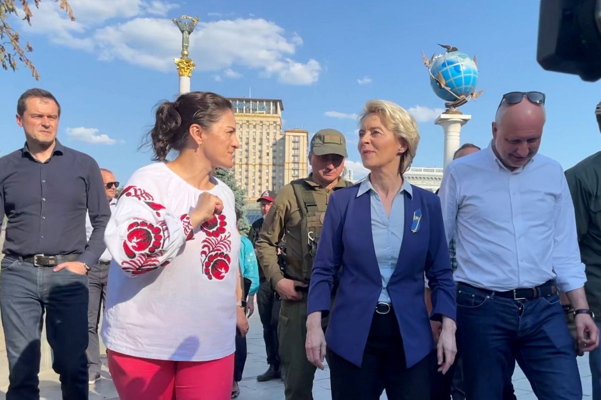 ЄС стоїть на порозі "історичного рішення" напередодні саміту 23-24 червня, де розглядатимуть питання надання Україні статусу кандидата ЄС стоїть на порозі "історичного рішення" напередодні саміту 23-24 червня, де розглядатимуть питання надання Україні статусу кандидата