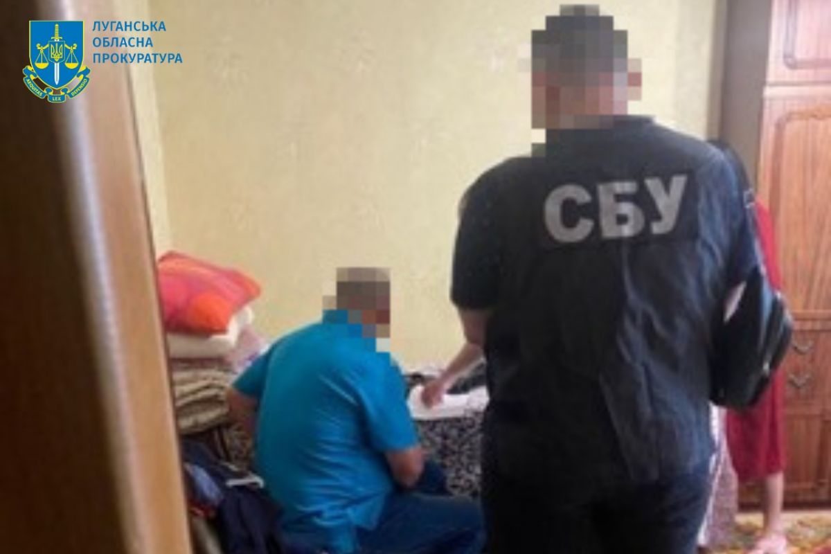 Викрито мешканця Дніпра, який будував фортифікації в захопленому селі на Луганщині разом з військовими рф та ремонтував їх техніку Викрито мешканця Дніпра, який будував фортифікації в захопленому селі на Луганщині разом з військовими рф та ремонтував їх техніку
