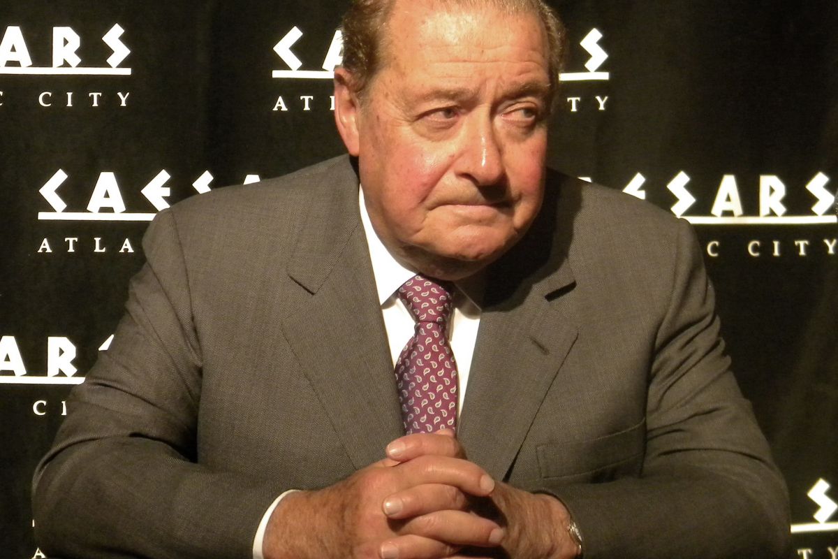 Сума гонорару залежить від доходів компанії, а не бажання суперника – Арум  Сума гонорару залежить від доходів компанії, а не бажання суперника – Арум