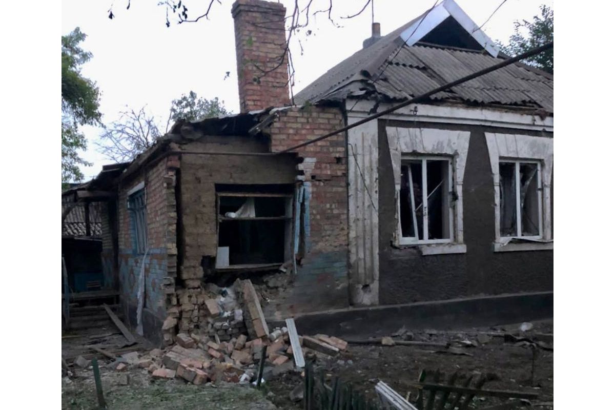 Внаслідок нічного обстрілу Марганця постраждали 3 особи, серед них – 12-річний хлопчик Внаслідок нічного обстрілу Марганця постраждали 3 особи, серед них – 12-річний хлопчик