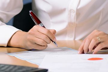 Рада підтримала законопроект, покликаний унеможливити роботу «чорних нотаріусів» Рада підтримала законопроект, покликаний унеможливити роботу «чорних нотаріусів»