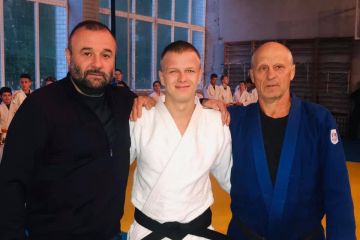 Петровський Олександр Володимирович: Меценат відвідав тренування Дніпровського СК «Дзюдо-80» та особисто вручив нагороди кращим спортсменам Петровський Олександр Володимирович: Меценат відвідав тренування Дніпровського СК «Дзюдо-80» та особисто вручив нагороди кращим спортсменам