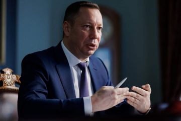 Семья главы Нацбанка держит деньги подальше от украинских банков Семья главы Нацбанка держит деньги подальше от украинских банков