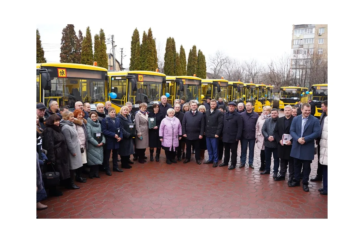 Новенькі автобуси для шкіл на Київщині