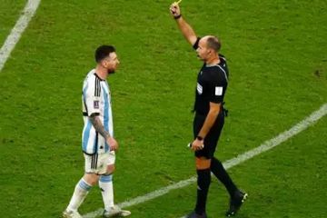 Попал в немилость Месси: судью, показавшему 15 карт за матч, выбросили из ЧМ-2022 Попал в немилость Месси: судью, показавшему 15 карт за матч, выбросили из ЧМ-2022