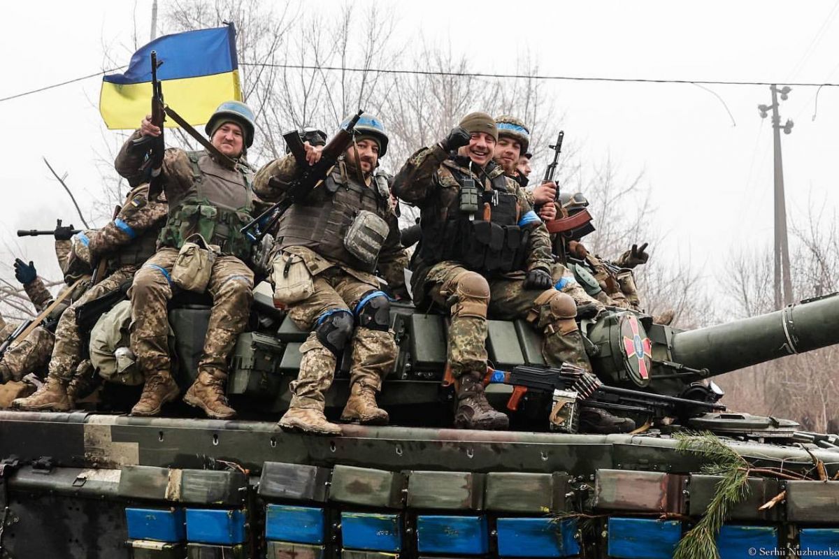 Крок за кроком ви «вигризаєте» кожен метр, кожен рубіж, кожне наше місто й село Крок за кроком ви «вигризаєте» кожен метр, кожен рубіж, кожне наше місто й село
