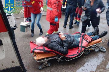 Внаслідок чергового ворожого обстрілу Херсона загинула жінка, 4 людей отримали поранення Внаслідок чергового ворожого обстрілу Херсона загинула жінка, 4 людей отримали поранення